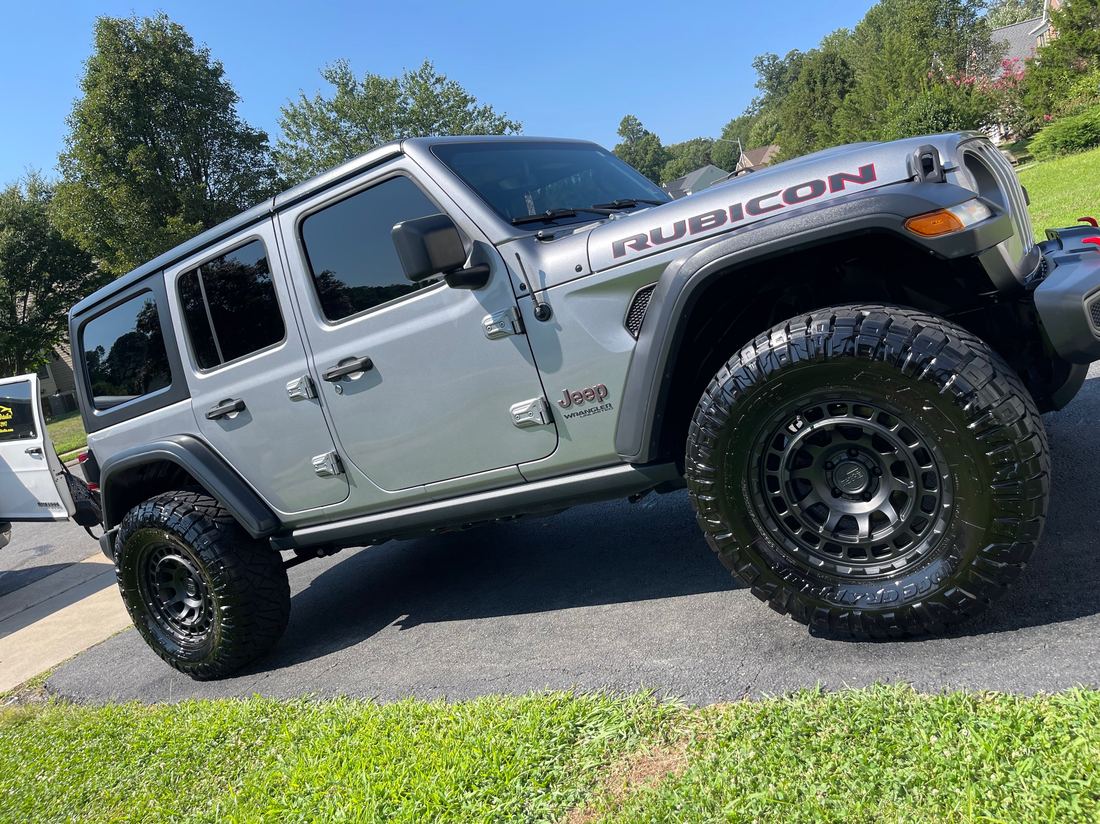 Jeep Wrangler Rubicon after a full exterior wash and tire shine.